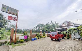 OYO 90758 D Kost In Kandri Semarang